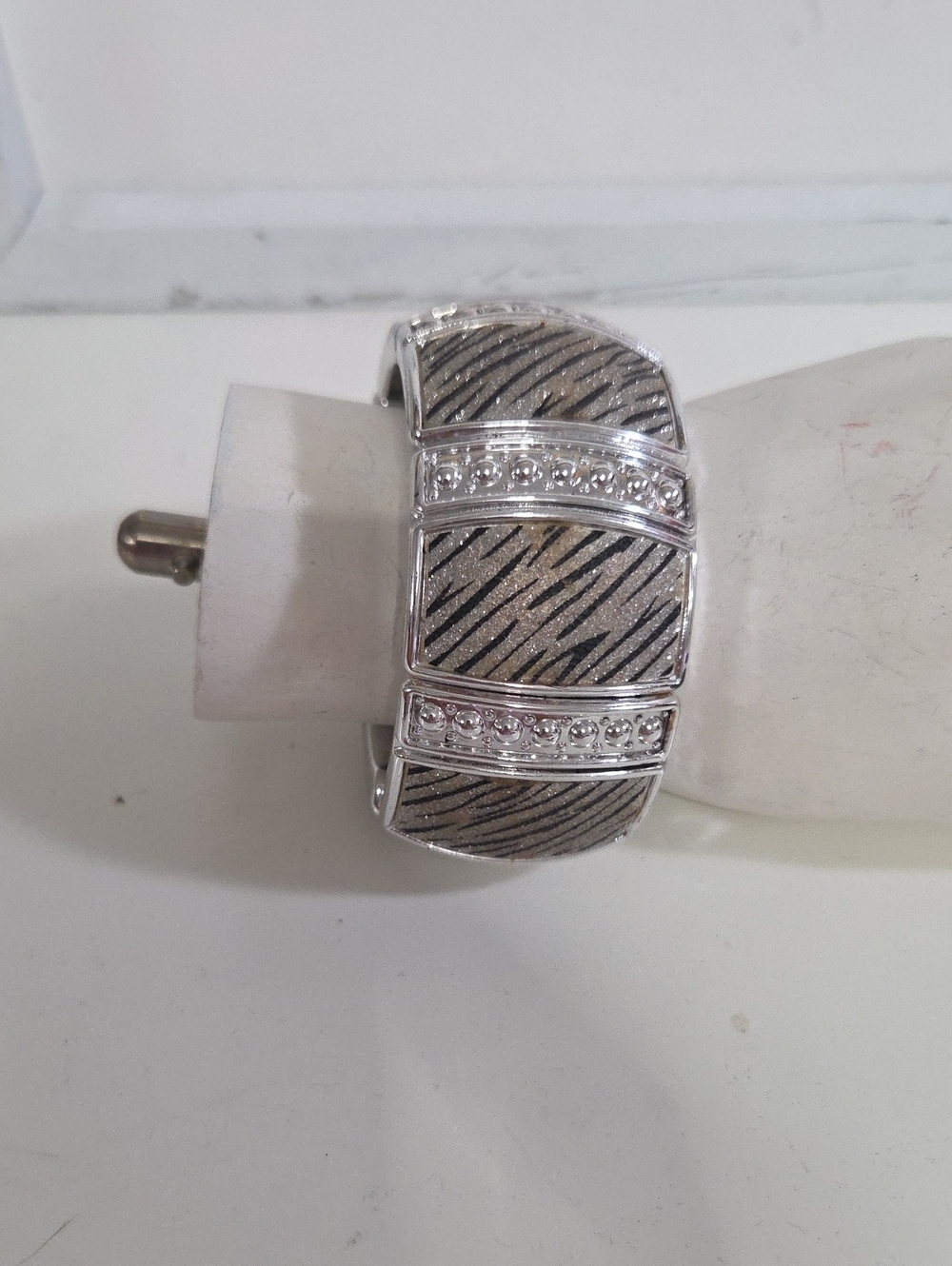 Hand Crafted Silver-Tone and Black Patterned Women's Bracelet [1355]